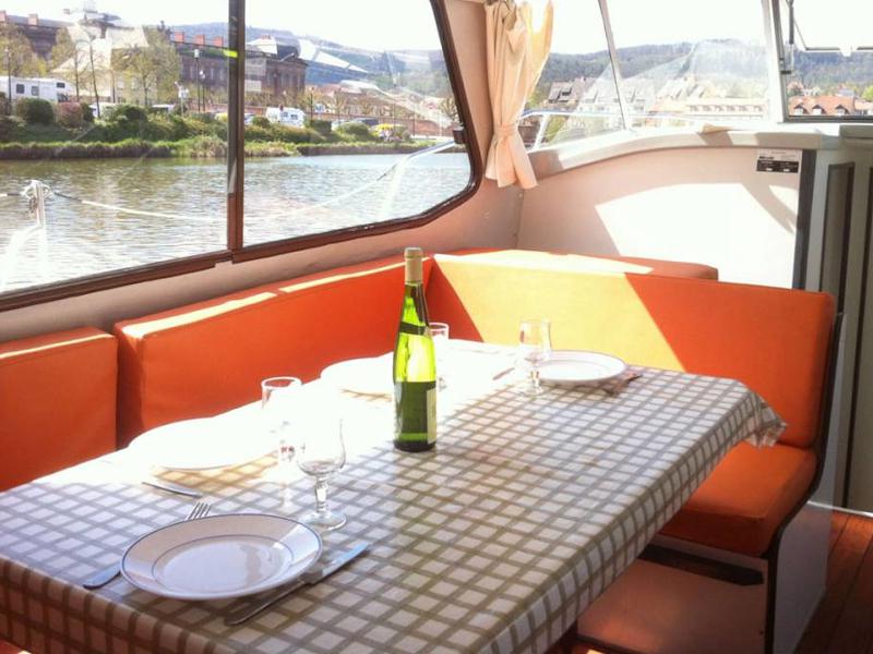 Book yachts online - motorboat - Riviera 920 - Lyz de Buzet - rent