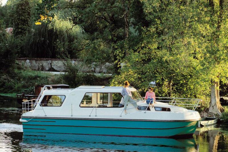Book yachts online - motorboat - Riviera 920 - Lyz de Buzet - rent