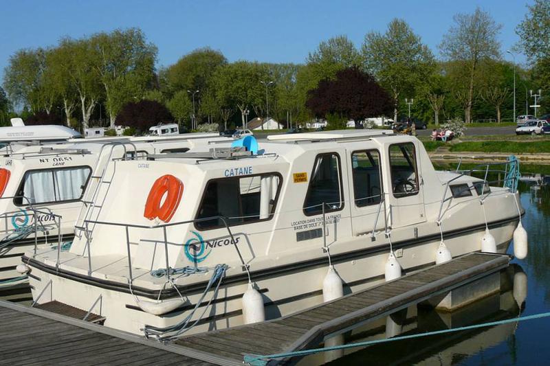 Book yachts online - motorboat - Riviera 920 - Lyz de Buzet - rent