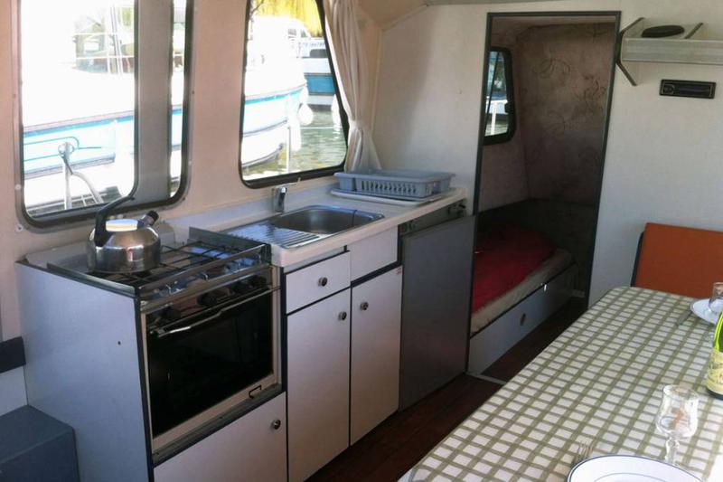 Book yachts online - motorboat - Riviera 920 - Lyz de Buzet - rent