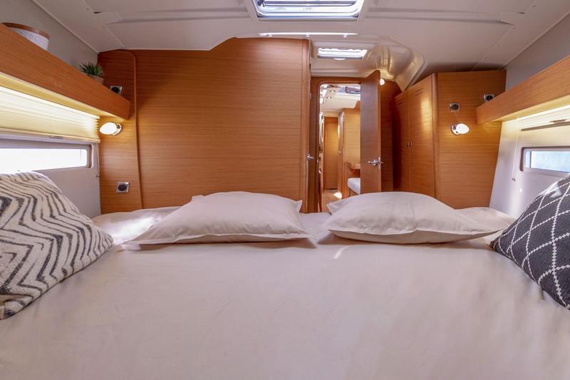 Book yachts online - sailboat - Dufour 390 Grand Large - Alex - rent