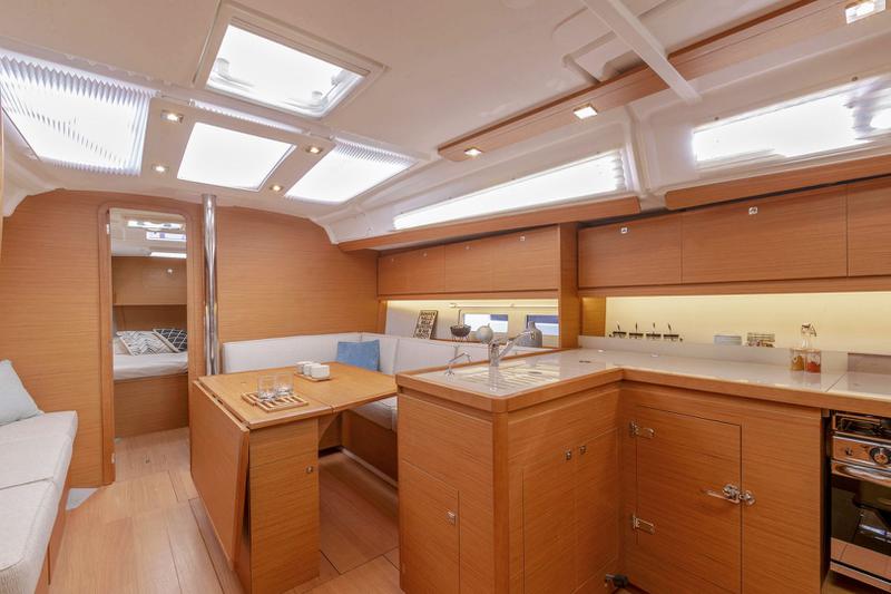 Book yachts online - sailboat - Dufour 390 Grand Large - Alex - rent