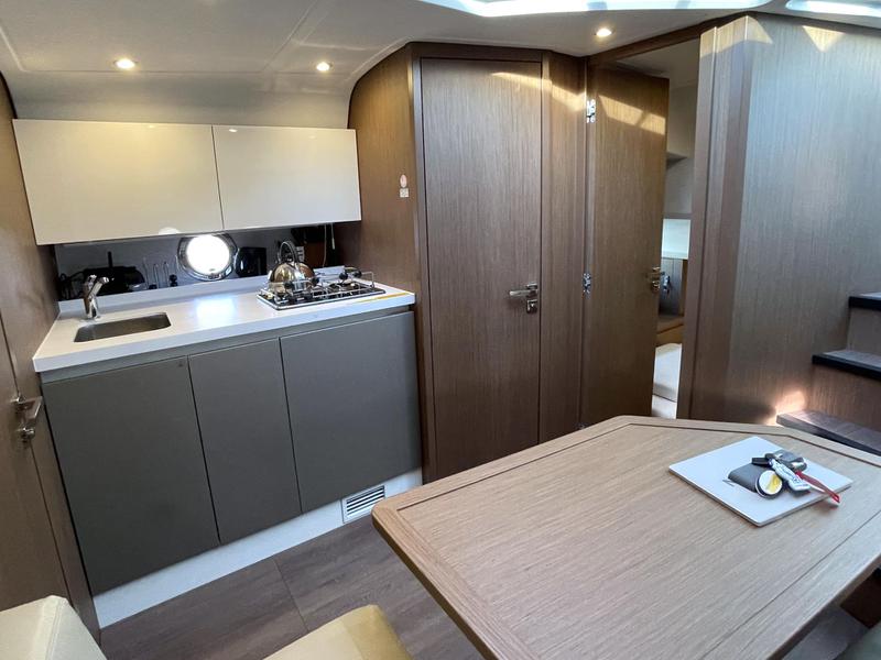 Book yachts online - motorboat - Beneteau GT 40 - Midnight - rent