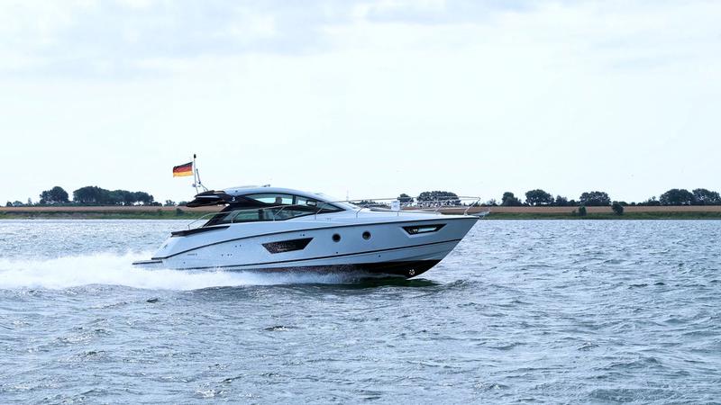 Book yachts online - motorboat - Beneteau GT 40 - Midnight - rent