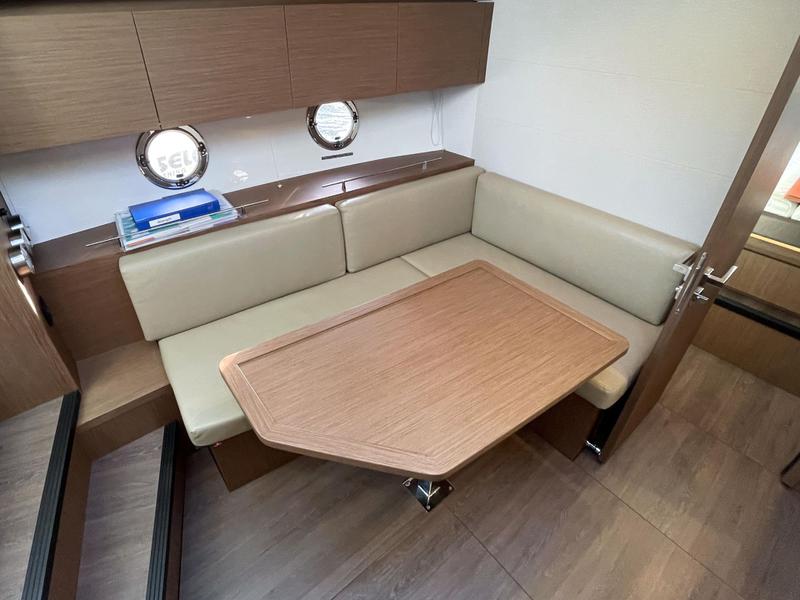 Book yachts online - motorboat - Beneteau GT 40 - Midnight - rent