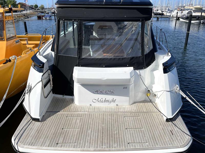 Book yachts online - motorboat - Beneteau GT 40 - Midnight - rent