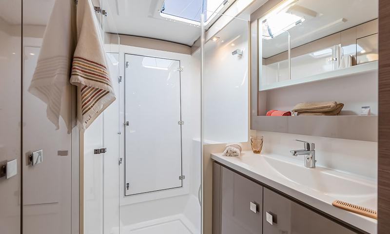 Book yachts online - catamaran - Fountaine Pajot Isla 40 - Isla (Wm+Solar Pan) - rent