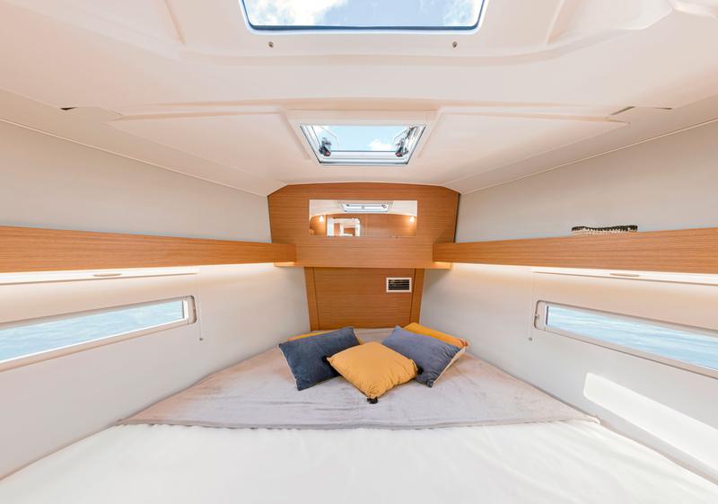 Book yachts online - sailboat - Dufour 390 Grand Large - DILI (vers 50hp+Gas Bbq) - rent