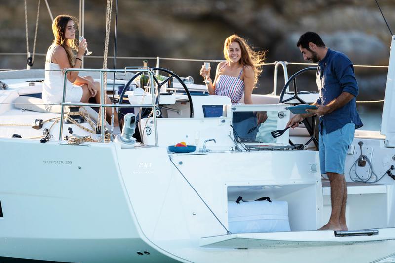 Book yachts online - sailboat - Dufour 390 Grand Large - DILI (vers 50hp+Gas Bbq) - rent