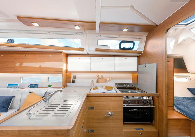 Book yachts online - sailboat - Dufour 390 Grand Large - DILI (vers 50hp+Gas Bbq) - rent