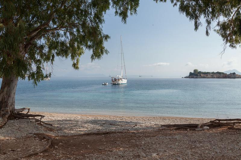 Book yachts online - sailboat - Bavaria 40 Cruiser - Vasiliki - rent