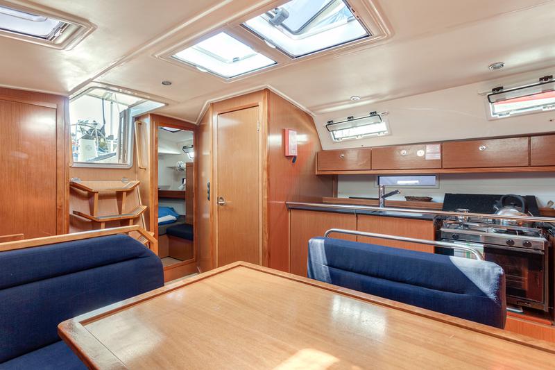 Book yachts online - sailboat - Bavaria 40 Cruiser - Vasiliki - rent