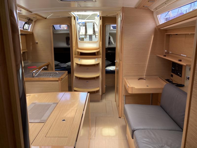 Book yachts online - sailboat - Dufour 390 Grand Large - Molesta - rent