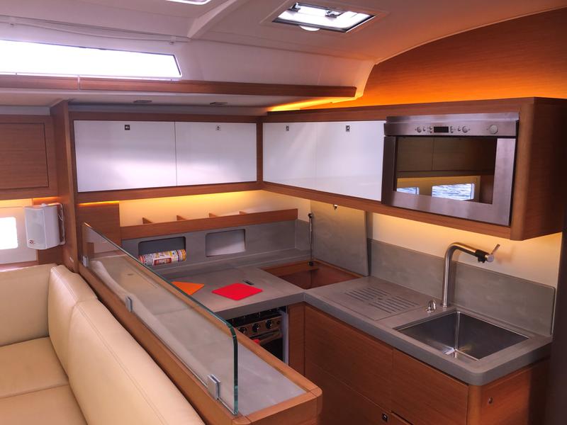 Book yachts online - sailboat - Dufour 530 Owner's version - Gringott - rent