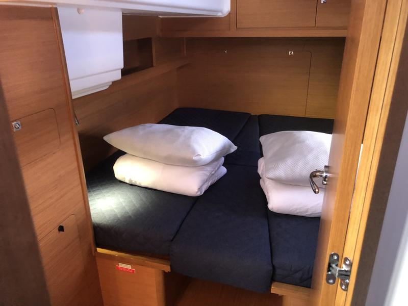 Book yachts online - sailboat - Dufour 530 Owner's version - Gringott - rent