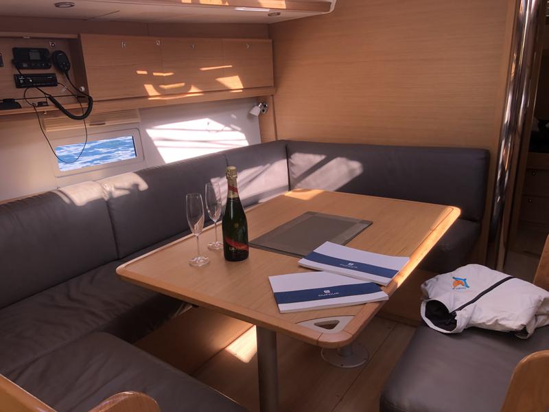 Book yachts online - sailboat - Dufour 430 Grand Large - Billywig - rent