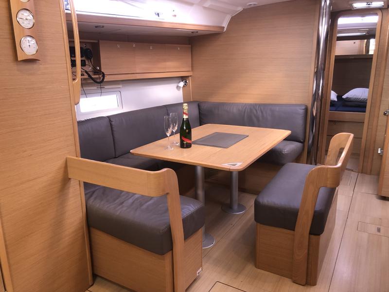 Book yachts online - sailboat - Dufour 430 Grand Large - Billywig - rent