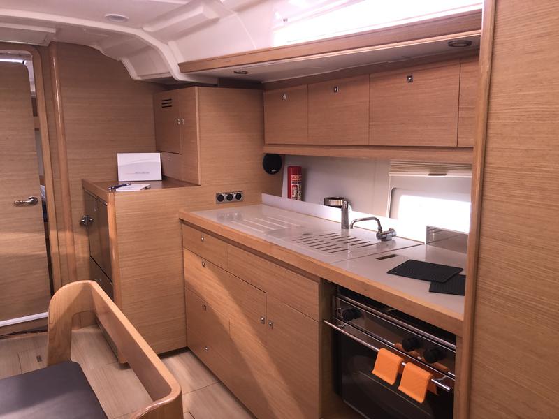 Book yachts online - sailboat - Dufour 430 Grand Large - Billywig - rent