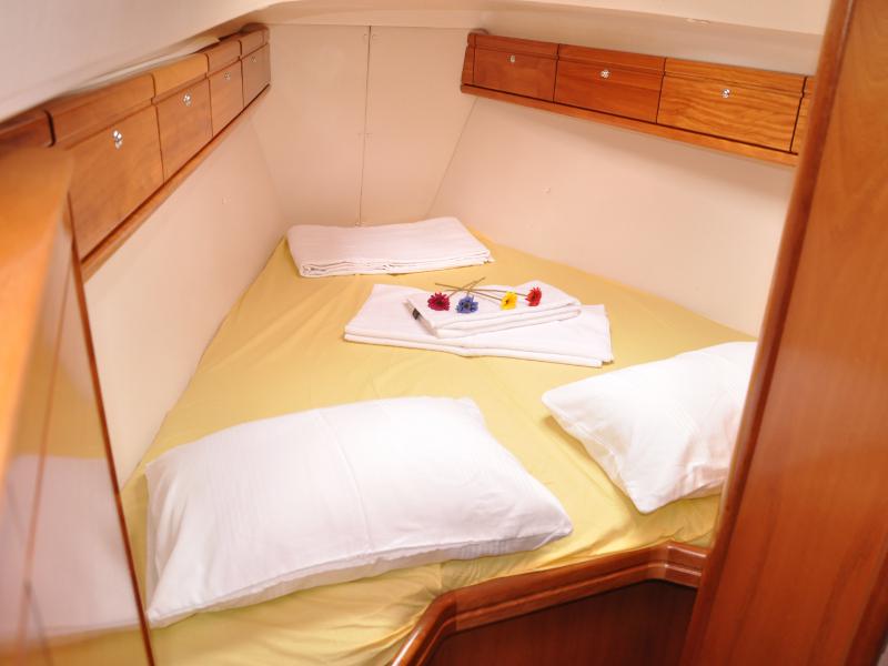Book yachts online - sailboat - Bavaria 37 Cruiser - Alara 1 - rent
