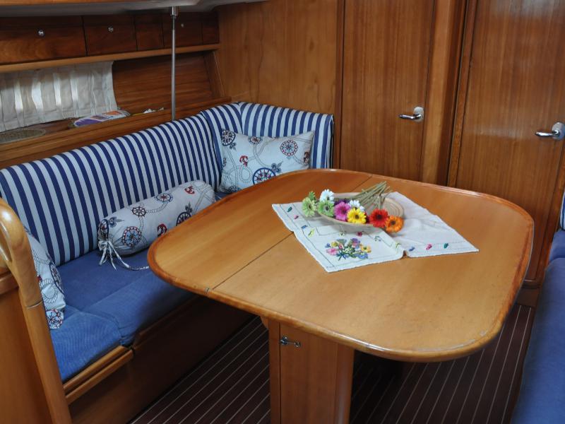 Book yachts online - sailboat - Bavaria 37 Cruiser - Alara 1 - rent