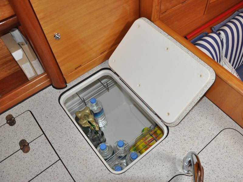 Book yachts online - sailboat - Bavaria 37 Cruiser - Alara 1 - rent