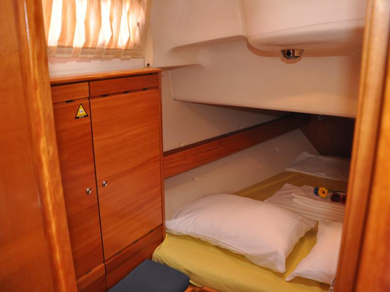 Book yachts online - sailboat - Bavaria 37 Cruiser - Alara 1 - rent