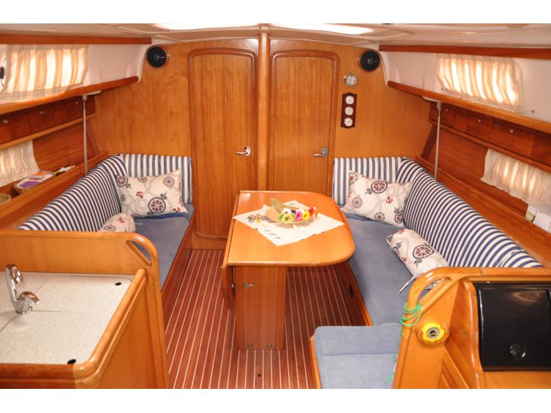 Book yachts online - sailboat - Bavaria 37 Cruiser - Alara 1 - rent