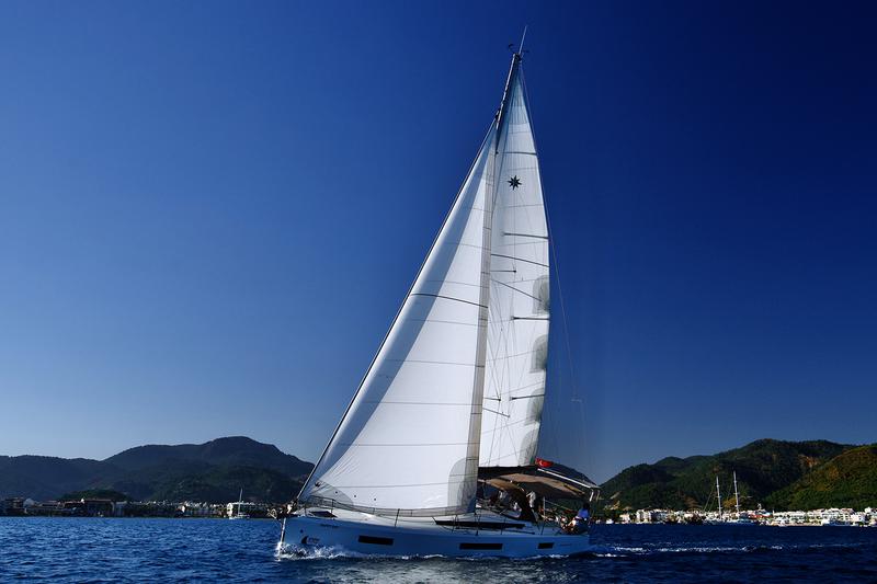 Book yachts online - sailboat - Sun Odyssey 440 - 4 Cabins - Happy Day - rent
