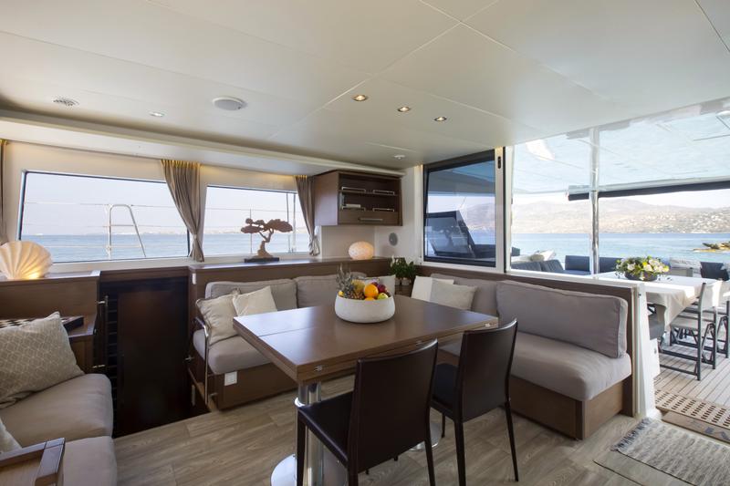 Book yachts online - catamaran - Lagoon 560 S2 - BOOM - rent