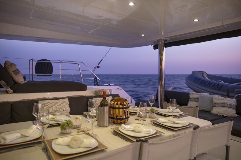 Book yachts online - catamaran - Lagoon 560 S2 - BOOM - rent