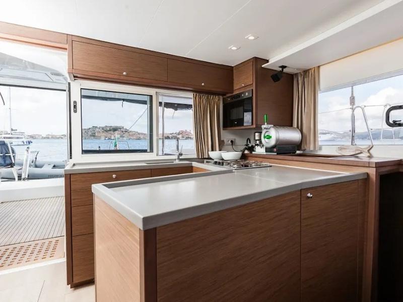 Book yachts online - catamaran - Lagoon 450F (A/C+WaterMaker+GEN) - Wentura - rent