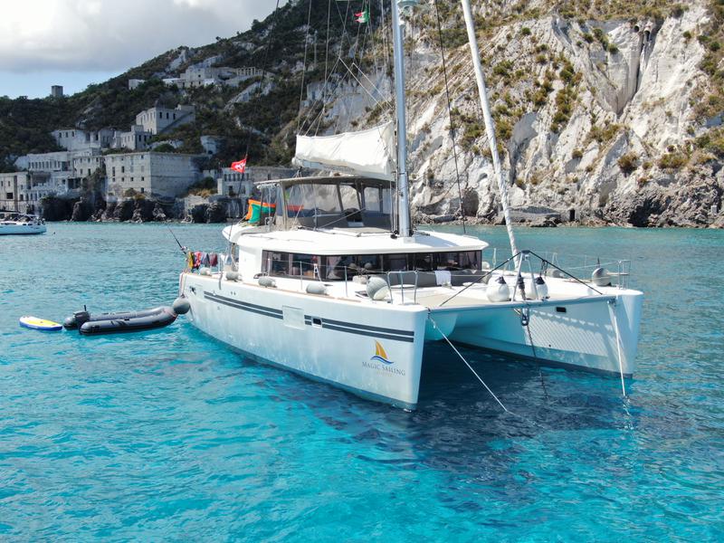 Book yachts online - catamaran - Lagoon 450F (A/C+WaterMaker+GEN) - Wentura - rent