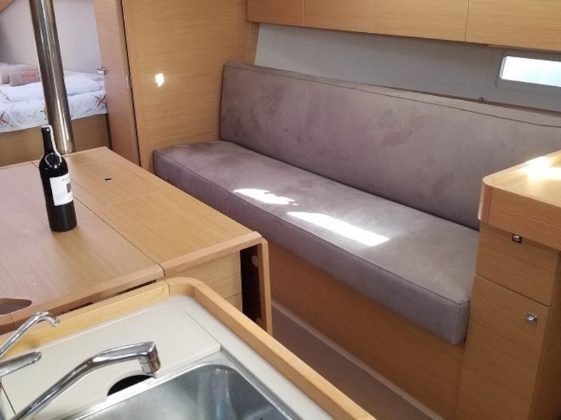 Book yachts online - sailboat - Dufour 360 2 Cabin - Ares - rent