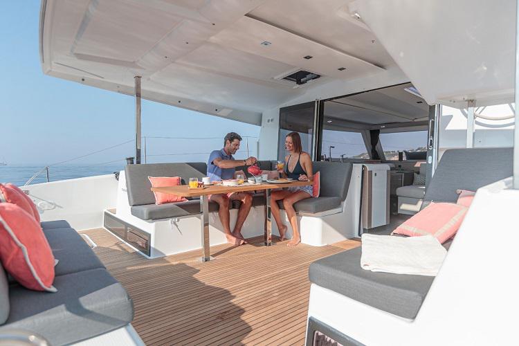 Book yachts online - catamaran - Isla 40 - Blue Orion - rent