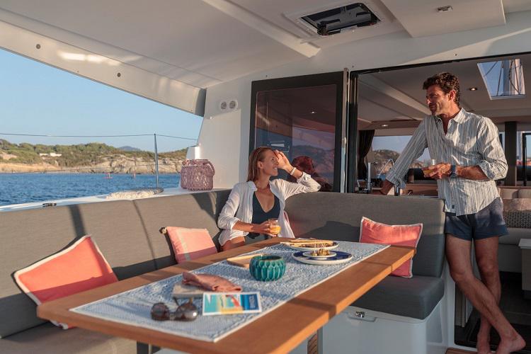 Book yachts online - catamaran - Isla 40 - Blue Orion - rent