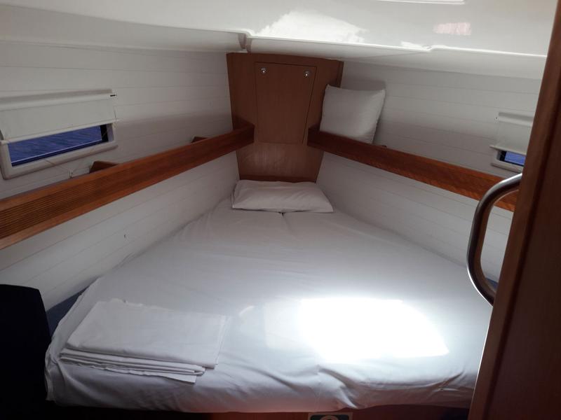 Book yachts online - sailboat - Bavaria 40 Cruiser S - Canenas - rent