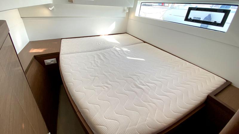 Book yachts online - catamaran - Lagoon 40 - Sunrise - rent