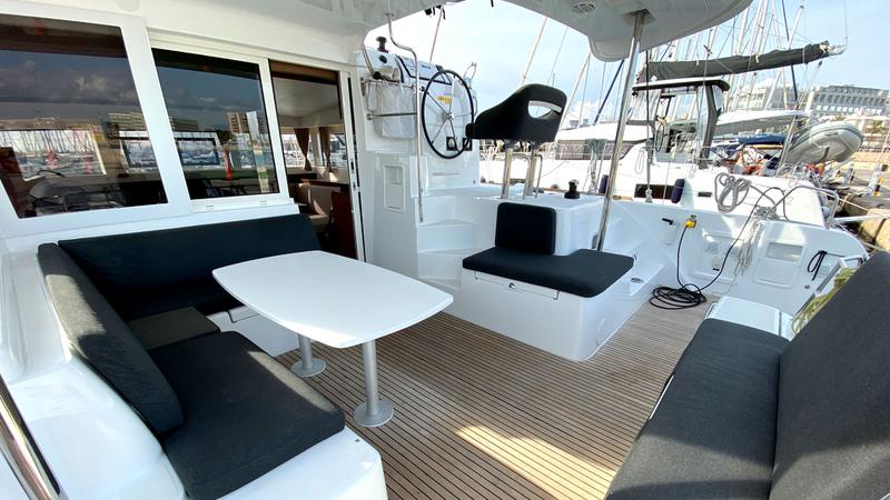 Book yachts online - catamaran - Lagoon 40 - Sunrise - rent