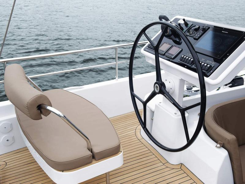 Book yachts online - sailboat - Moody 54 - Adventuro - rent