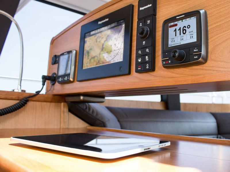 Book yachts online - sailboat - Moody 54 - Adventuro - rent