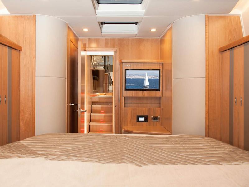 Book yachts online - sailboat - Moody 54 - Adventuro - rent