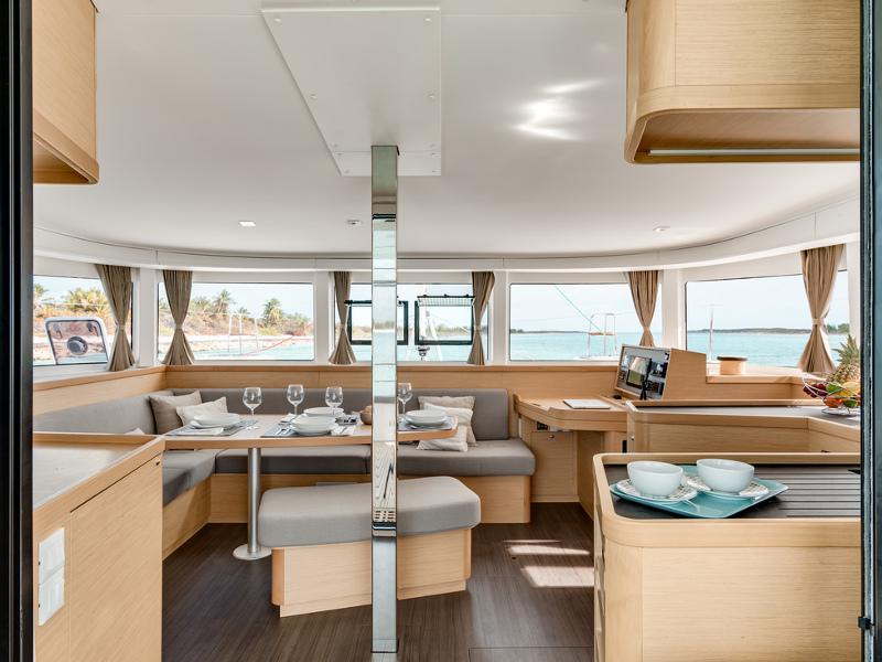 Book yachts online - catamaran - Lagoon 42 - Beatrix - rent