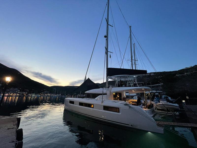 Book yachts online - catamaran - Lagoon 50 - OZELO Luxury Catamaran with Great Entertainment Pack - rent