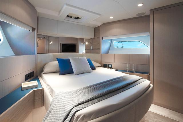 Book yachts online - motorboat - Ferretti 500 - Roch Antonio - rent