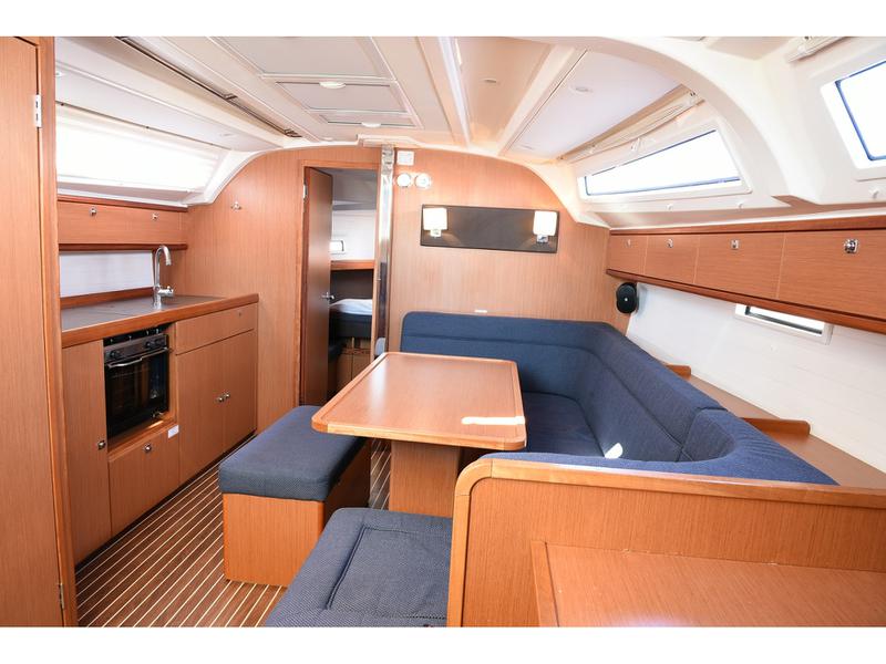 Book yachts online - sailboat - Bavaria 41 Cruiser - BAVARIA 41 CRUISER (2014) - ATH - rent