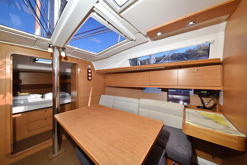 Book yachts online - sailboat - Dufour 382 - Wanderlust - rent