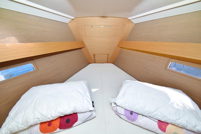 Book yachts online - sailboat - Dufour 412 - Eurus - rent
