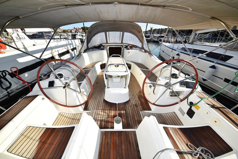 Book yachts online - sailboat - Dufour 382 - Sunset - rent