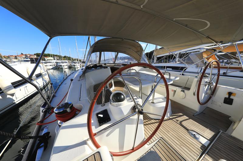 Book yachts online - sailboat - Dufour 382 - Sunset - rent