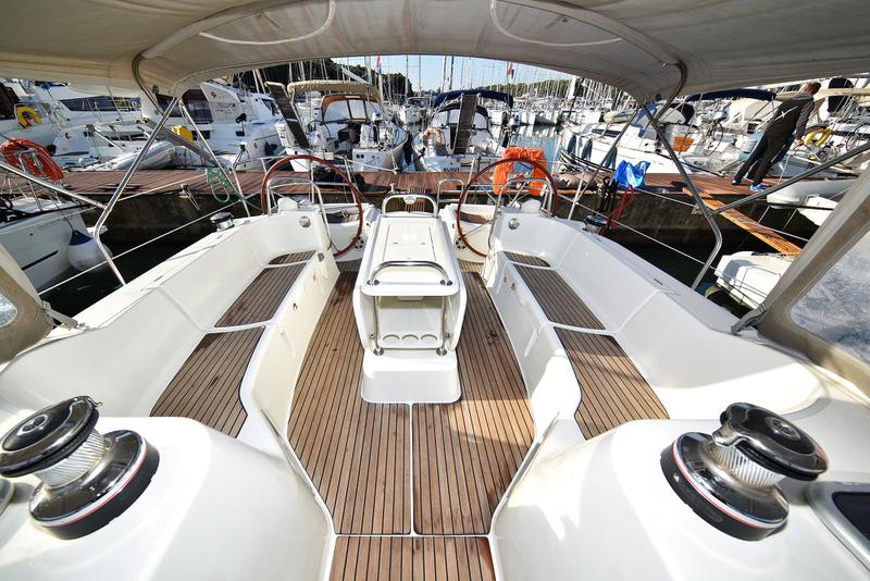 Book yachts online - sailboat - Dufour 382 - Sunset - rent